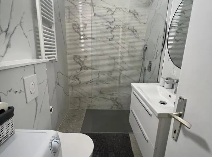 Center Twiggy Daire Makarska