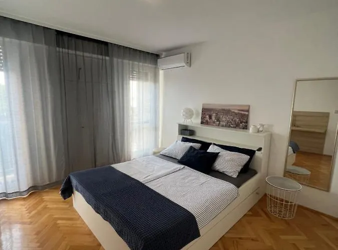 Center Twiggy * Makarská