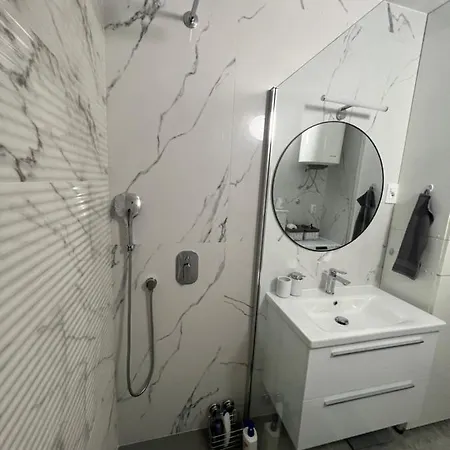 Center Twiggy Makarska